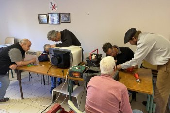 Le bénévoles du café-réparation du 3CHB à l'œuvre !