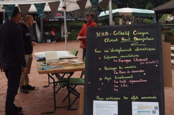 Climacadabra, festival des actions locales en Haut-Beaujolais du 3 CHB, accueil des visiteurs au col de Crie