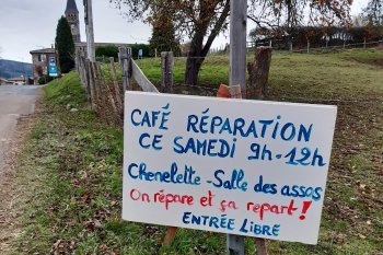 Panneaux signalisation du café-réparation du 3CHB à Chénelette